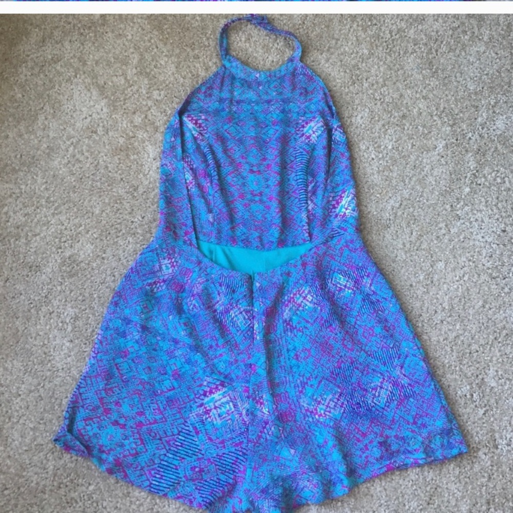 Backless, halter top romper - Picture 3 of 3